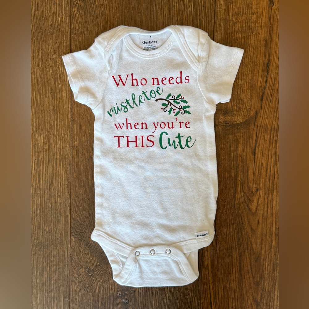 ✨4/$15✨ Christmas Baby Onesie Gerber Size 6-9 Months